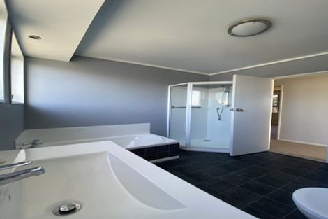 Photo of property in 100 Bracken Road, Paparangi, Wellington, 6037