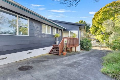 Photo of property in 2 Ashford Place, Havelock North, 4130