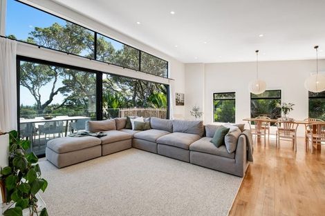 Photo of property in 167 Motutara Road, Muriwai, Waimauku, 0881