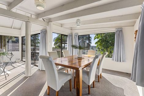 Photo of property in 25 Elliston Crescent, Stanmore Bay, Whangaparaoa, 0932