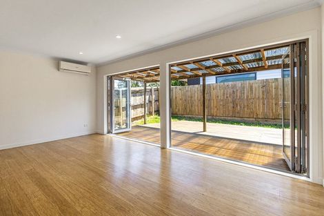 Photo of property in 15 Stottholm Road, Titirangi, Auckland, 0604