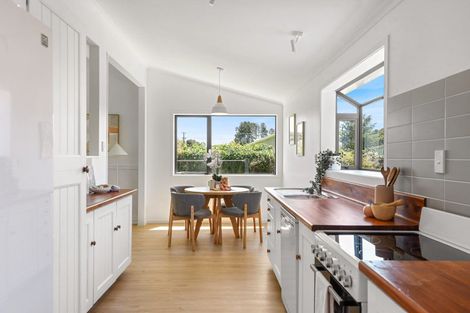 Photo of property in 12 Matthew Place, Kawaha Point, Rotorua, 3010