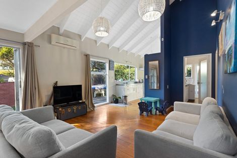 Photo of property in 54 Walton Street, Red Beach, 0932