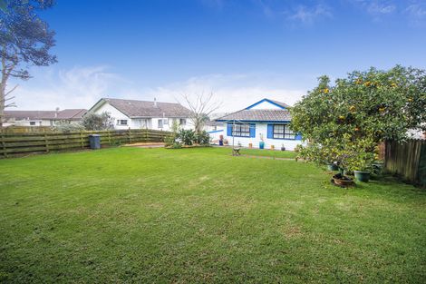 Photo of property in 28 Holmes Drive South, Massey, Auckland, 0614
