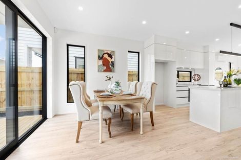 Photo of property in 7c Queen Mary Avenue, New Lynn, Auckland, 0600