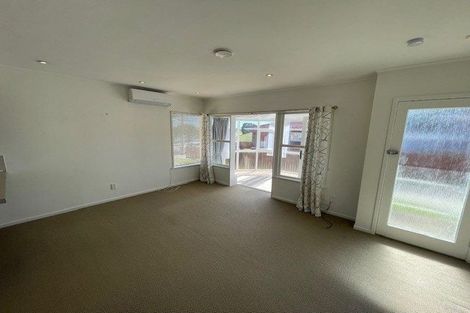 Photo of property in 2/11 Winscombe Street, Belmont, Auckland, 0622