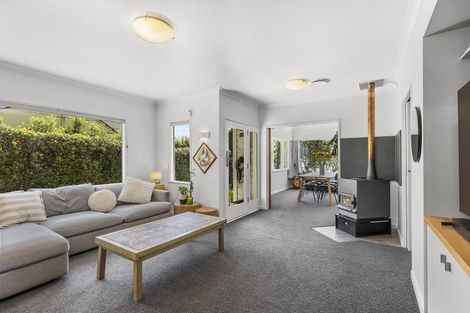 Photo of property in 318 Queens Drive, Lyall Bay, Wellington, 6022