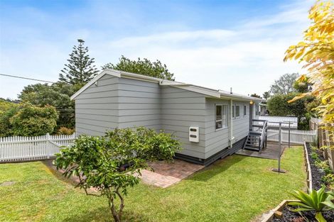 Photo of property in 23 Tawa Road, Te Atatu Peninsula, Auckland, 0610