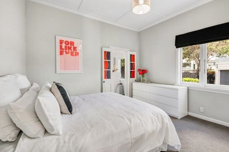 Photo of property in 2/136 Sunset Road, Unsworth Heights, Auckland, 0632