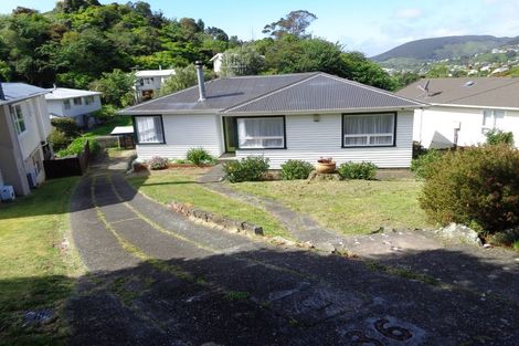 Photo of property in 36 Larsen Crescent, Tawa, Wellington, 5028
