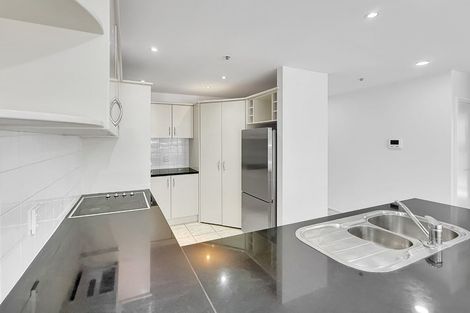 Photo of property in 2h/175 Hurstmere Road, Takapuna, Auckland, 0622