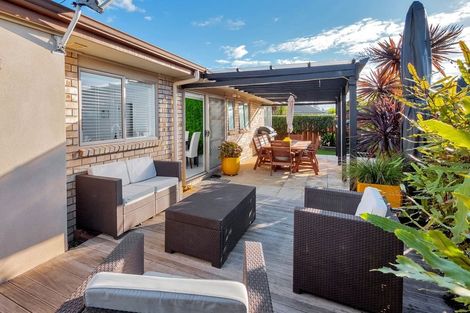 Photo of property in 15 Russett Grove, Henderson, Auckland, 0612