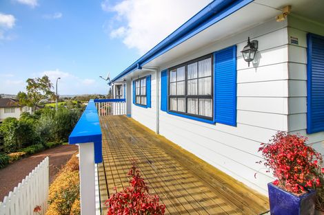 Photo of property in 28 Holmes Drive South, Massey, Auckland, 0614