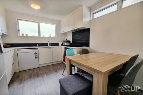 Photo of property in 2/10 Kemp Road, Massey, Auckland, 0614