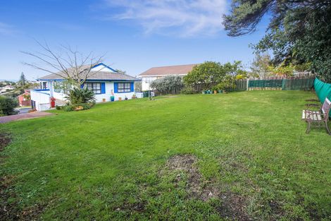 Photo of property in 28 Holmes Drive South, Massey, Auckland, 0614