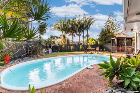 Photo of property in 11 Wilbur Place, Pakuranga Heights, Auckland, 2010