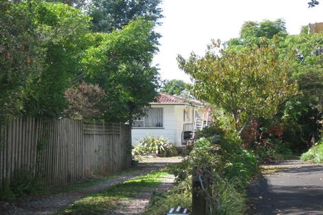 Photo of property in 8 Pokapu Street, Titirangi, Auckland, 0600