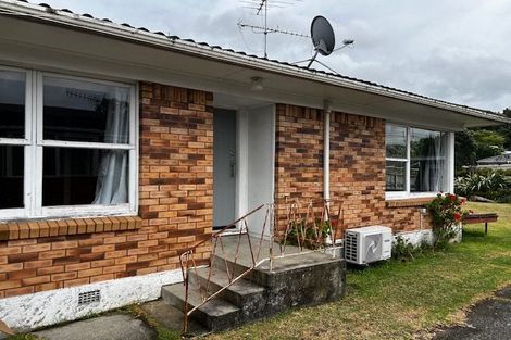 Photo of property in 2/3 Ocean View Road, Hillcrest, Auckland, 0627
