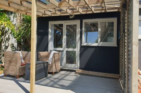 Photo of property in 2 Rimu Road, Mangere Bridge, Auckland, 2022