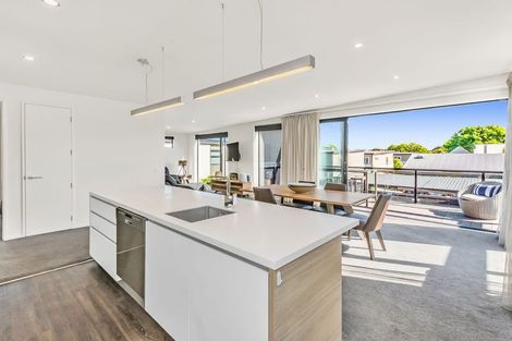 Photo of property in 4/275 Kilmore Street, Christchurch Central, Christchurch, 8011