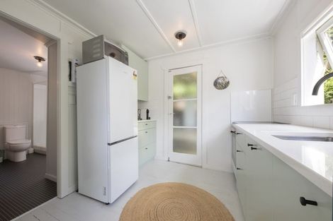 Photo of property in 42 Rayner Road, Piha, 0772
