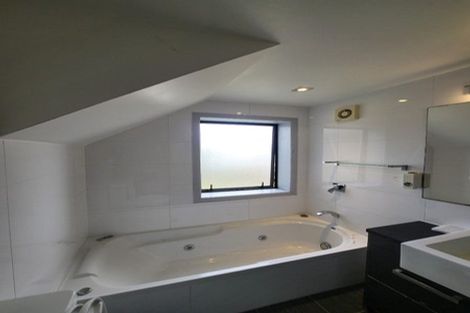 Photo of property in 11a Newington Road, Henderson, Auckland, 0612