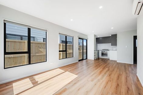 Photo of property in 43d Mirrabooka Avenue, Botany Downs, Auckland, 2010
