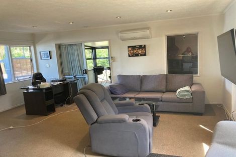 Photo of property in 163 Bradbury Road, Botany Downs, Auckland, 2010