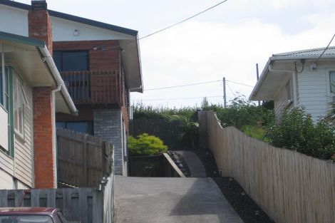 Photo of property in 1/8 Woodall Place, Totara Vale, Auckland, 0627
