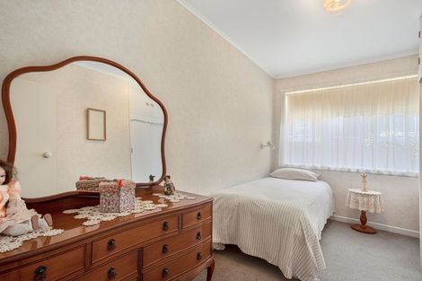 Photo of property in 15 Tiki Street, New Lynn, Auckland, 0600