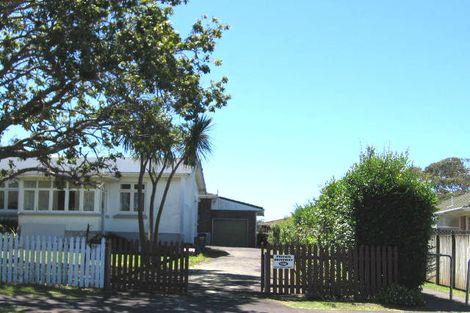 Photo of property in 2/13 Dallinghoe Crescent, Milford, Auckland, 0620