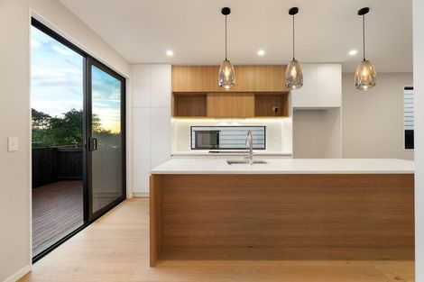 Photo of property in 8b Catalina Crescent, Forrest Hill, Auckland, 0620