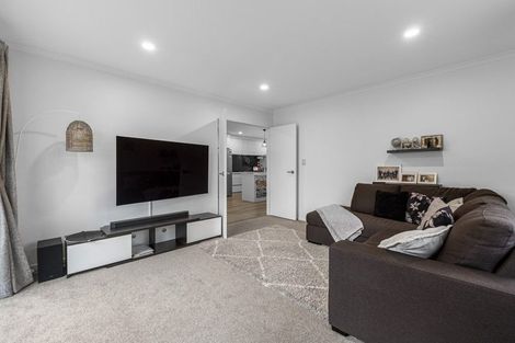 Photo of property in 16 Verdot Close, Kumeu, 0810