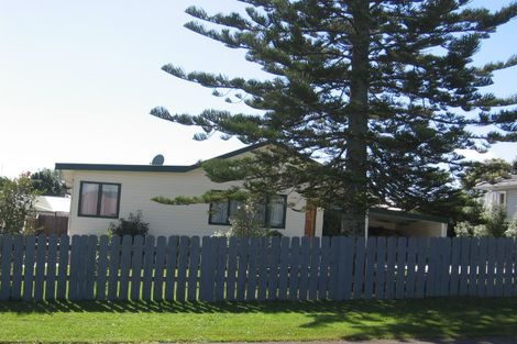 Photo of property in 27 Savoy Road, Glen Eden, Auckland, 0602