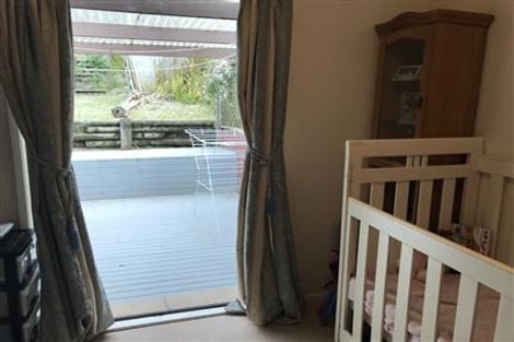 Photo of property in 17 Theban Place, Totara Vale, Auckland, 0629
