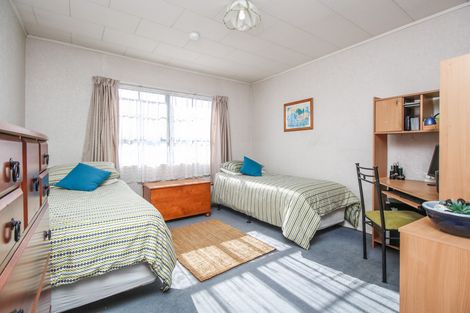 Photo of property in 28 Holmes Drive South, Massey, Auckland, 0614