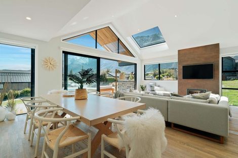 Photo of property in 16 Mcgibbon Lane, Jacks Point, 9371