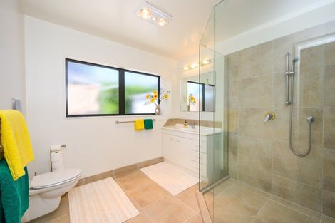 Photo of property in 70 Pacific Drive, Fitzherbert, Palmerston North, 4410