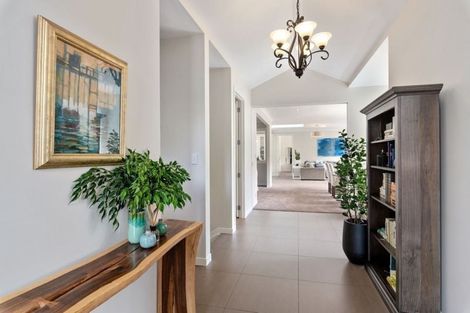 Photo of property in 59a Lonely Road, Fairview Heights, Auckland, 0632