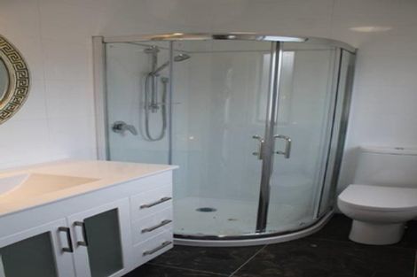 Photo of property in 2 Ware Place, Pakuranga Heights, Auckland, 2010