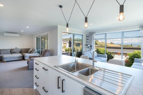 Photo of property in 22 Hill Tops Way, Stoke, Nelson, 7011