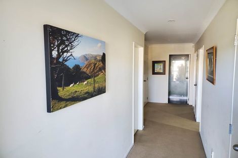 Photo of property in 14 Claverton Grove, Churton Park, Wellington, 6037
