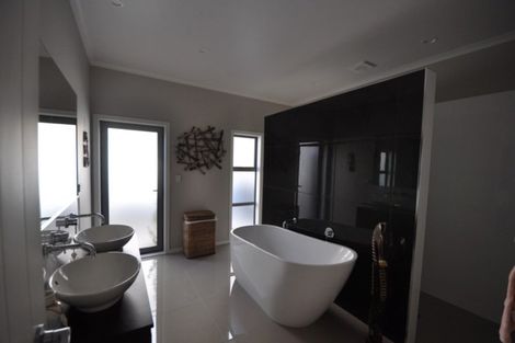 Photo of property in 125 Motu Hei, Pauanui, Hikuai, 3579