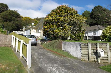 Photo of property in 5 Holland Street, Wainuiomata, Lower Hutt, 5014