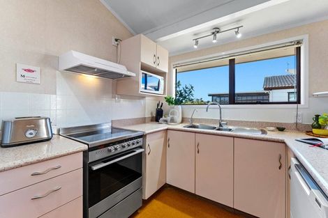 Photo of property in 24 Majesty Place, Half Moon Bay, Auckland, 2012