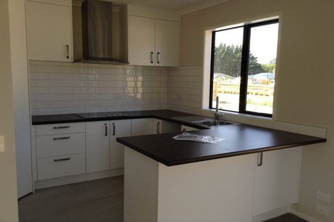 Photo of property in 8 Kahika Grove, Huapai, Kumeu, 0810