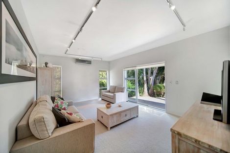 Photo of property in 269 Kaipara Road, Papakura, 2582