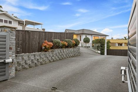 Photo of property in 26a Bernleigh Terrace, West Harbour, Auckland, 0618
