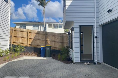 Photo of property in 37a Allington Road, Massey, Auckland, 0614