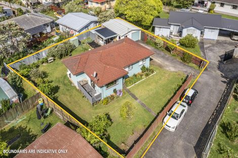 Photo of property in 12 Hinerau Street, Henderson, Auckland, 0612